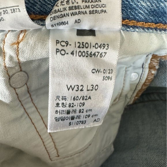 Levi's 501 Original Fit Straight Leg Jeans 2023 Style, size 32 - Picture 7 of 10